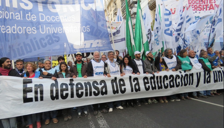 El arco político bonaerense dijo presente en la marcha en defensa de la educación pública