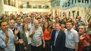 Fernando Gray en La Plata: “Nosotros no compartimos las políticas que lleva a delante tanto el presidente como la gobernadora”