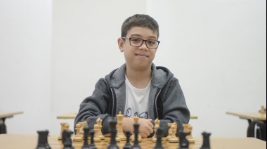El argentino Faustino Oro, de 10 años, le ganó al número 1 del mundo del ajedrez