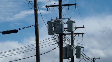 Critican resolución que habilita a empresas energéticas a trasladar la pérdida por inflación a las tarifas