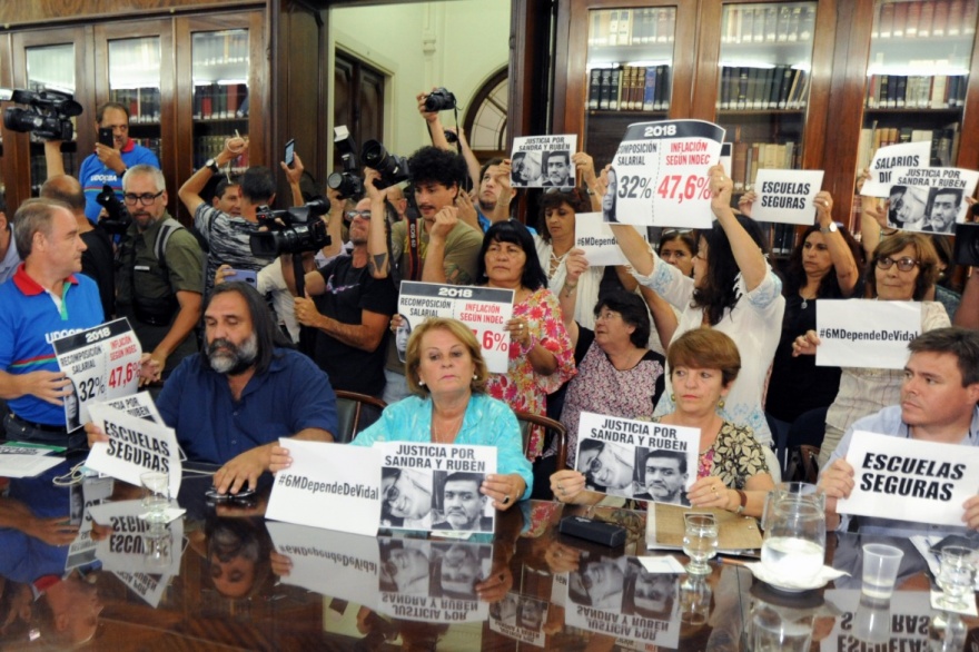 Los gremios docentes rechazaron la primer propuesta salarial del gobierno provincial