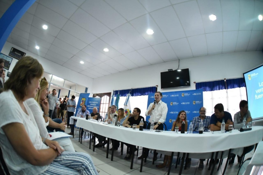 El peronismo se reunió en la quinta sección e insistió en la "unidad"
