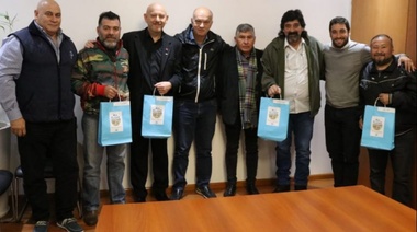 Grindetti entregó pasajes a Veteranos de Malvinas que viajarán a las islas