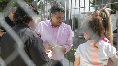 Jorge Macri recorrió la renovada plazoleta Posadas de Munro