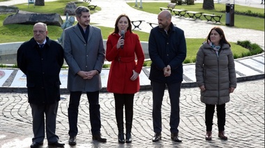 Vidal, Peña y Dietrich  presentaron el metrobús en Mar del Plata