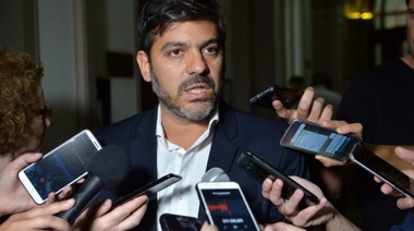 Carlos Bianco: “Vamos a trabajar muy fuerte en la protocolización de la confección de tapabocas”