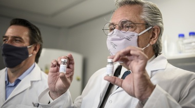 El Presidente recorrió los laboratorios donde se desarrolló el suero hiperinmune anti COVID-19