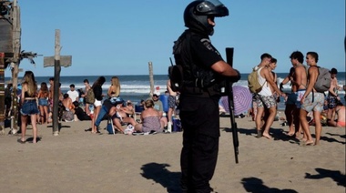 En Pinamar prohíben en la zona de playa el ingreso de heladeras conservadoras con bebidas alcohólicas