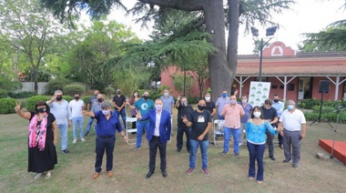 Esteban Echeverría: El intendente firmó un nuevo convenio con los sindicatos de municipales del conurbano