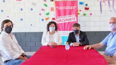 Kicillof y Vizzotti visitaron un centro de vacunación en el Conurbano
