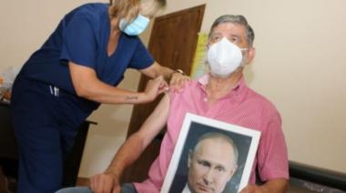 Gasparini: “Después de mi foto vacunándome con la imagen de Putin la gente perdió el temor”
