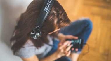 Música 8D: qué es y cómo engaña a tu cerebro para que pienses que el sonido viene de diferentes direcciones