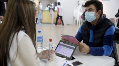 Fernando Espinoza celebró las 400 mil dosis aplicadas en La Matanza