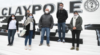 Inauguraron un mural con el emblema de la Ley Micaela en el estadio de Claypole