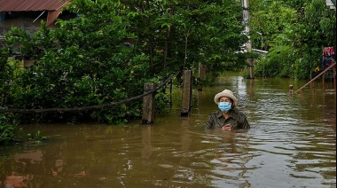 Al menos seis muertos y 70.000 casas anegadas por fuertes inundaciones en Tailandia