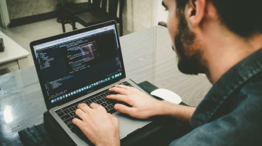 La Plata: lanzan un curso gratuito de programación para promover la inserción laboral joven
