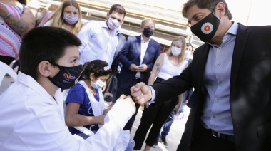 Axel Kicillof: "Estamos acercando las vacunas a los barrios"
