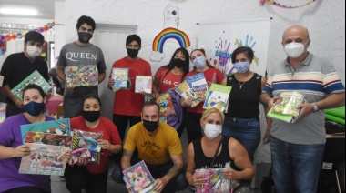 Nicolás Russo entregó kits escolares a niños y niñas de Lanús