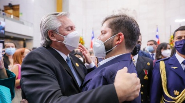 Alberto recibe a su par chileno Gabriel Boric, en el primer viaje oficial del mandatario