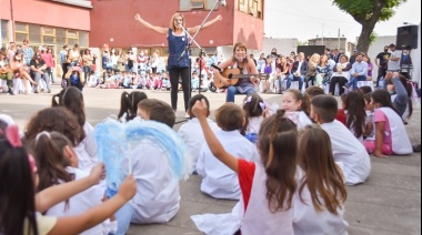 Juan José Fabiani y Estela Díaz inauguraron un mural en el marco del programa “Ellas no estaban pintadas"
