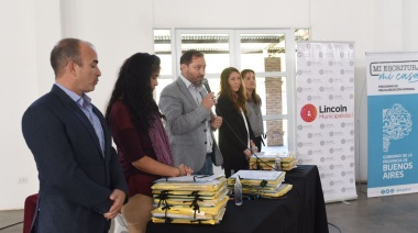 137 familias de Lincoln ya firmaron las escrituras para obtener su título de propiedad  