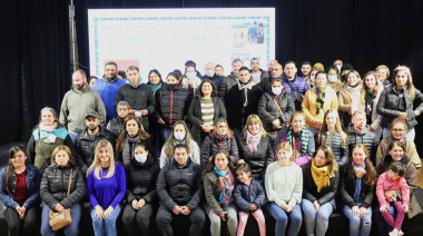 Fassi entregó lotes en el marco del programa “Cañuelas, mi lugar”