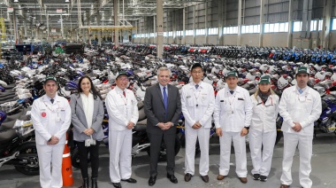 El Presidente visitó la planta de Honda Argentina que alcanza la producción de 1.200.000 motos de industria nacional