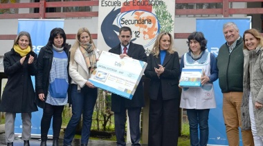 Galmarini entregó antenas de transmisión terrestre y televisores para escuelas del Delta