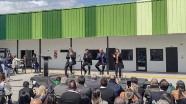 Kicillof inauguró el mercado municipal en Ensenada