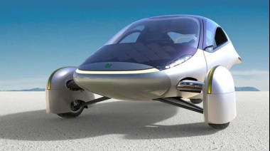 Lanzan un auto de tres ruedas que se carga con el sol: cómo funciona