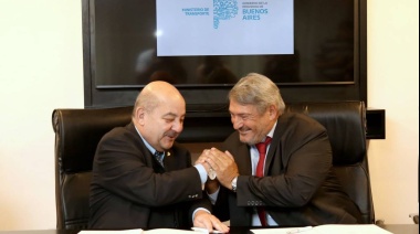 Firman un convenio entre provincia y la Universidad de La Plata para el desarrollo de colectivos eléctricos