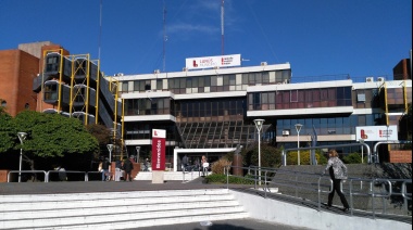 Lanús otorgará un aumento semestral del 35% a sus empleados