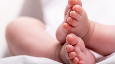 Nació el primer bebé del mundo engendrado por una nueva técnica de fertilidad argentina
