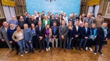 Kicillof reunió a la tropa de intendentes bonaerenses de cara a las PASO