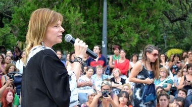 La diputada Saintout criticó a Vidal y a Macri y aseguró que no existe el feminismo de derecha