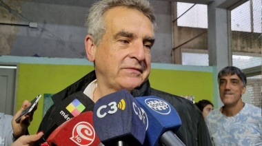 Agustín Rossi votó y confirmó que viajará a Buenos Aires por la tarde