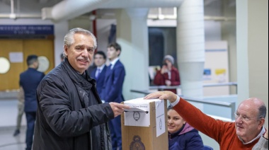 Alberto Fernández votó y deseó "lo mejor para la Argentina para que siga viviendo en democracia"