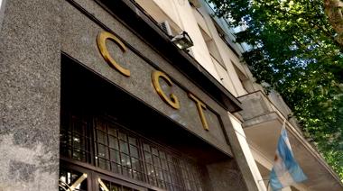 Preocupación por el aguinaldo: la CGT le respondió a Milei y advirtió que no pagarlo va contra la ley
