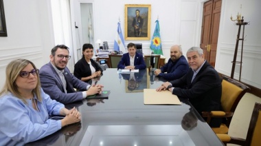 La provincia firmó convenios para la adquisición de bienes en tres municipios