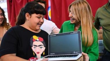 Más de 200 alumnos recibieron sus netbooks en Cañuelas