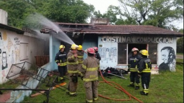 Incendiaron un local militante de Nuevo encuentro en Villa Gésell