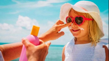 Cuidar a los más chicos: cinco consejos para proteger la piel de los bebés del Sol en el verano