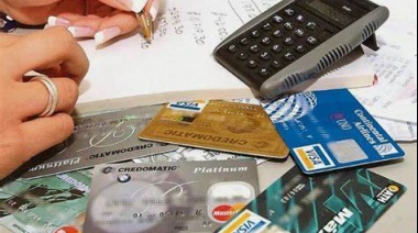 Otro golpe a la clase media: Tarjeta de créditos usurarias