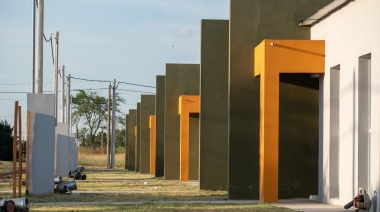 El intendente Diz hizo entrega de viviendas a diez familias de Navarro