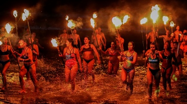 Con la tradicional antorchada, los Guardavidas celebraron su día junto a la comunidad