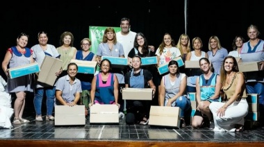 El municipio de Brandsen avanza con la entrega de kits escolares y guardapolvos