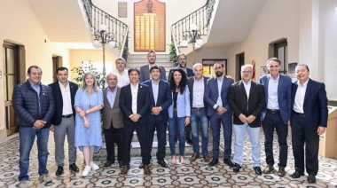 Kicillof se reunió con intendentes: "El Presidente quiere fundir a la provincia que más produce"