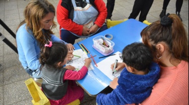 Para amortiguar el ajuste, el gobierno de la PBA incrementó la asistencia social y las becas para la niñez