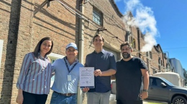 Boto entregó habilitaciones definitivas a dos importantes empresas de Luján