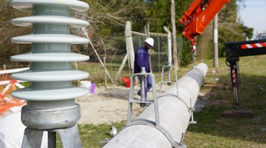 Edelap avanza con la instalación de 1600 nuevas columnas de hormigón en sus redes